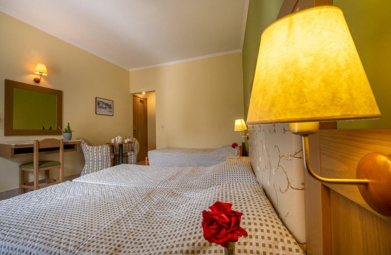 Dolfin Hotel Toló Kültér fotó